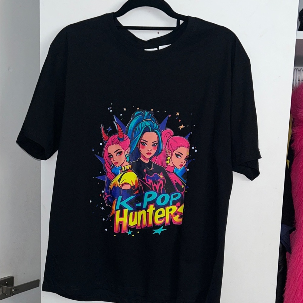 Black Graphic Tee - K-Pop Hunters
